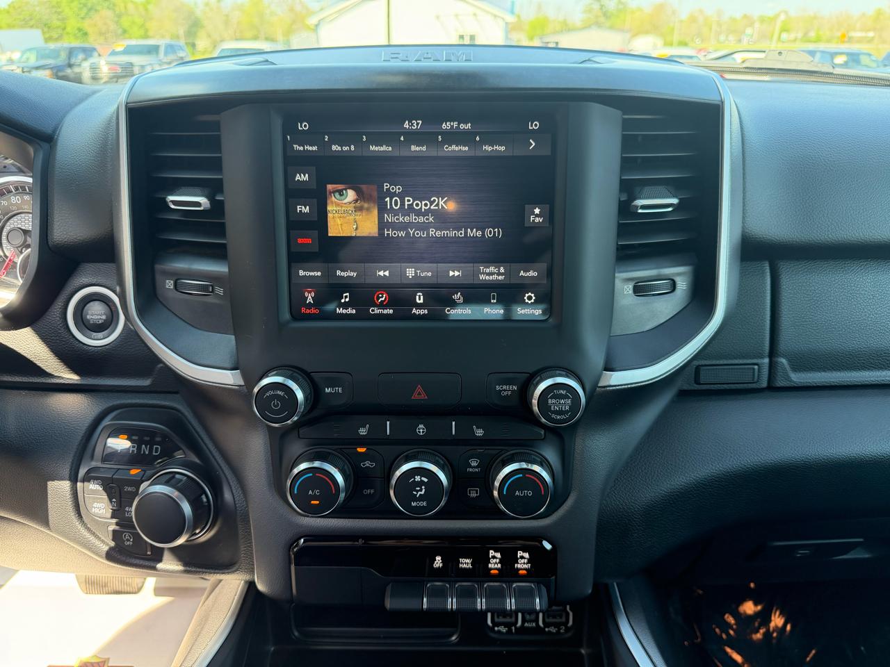 RAM 1500 Big Horn 4x4 Crew Cab 5'7" Box 2020