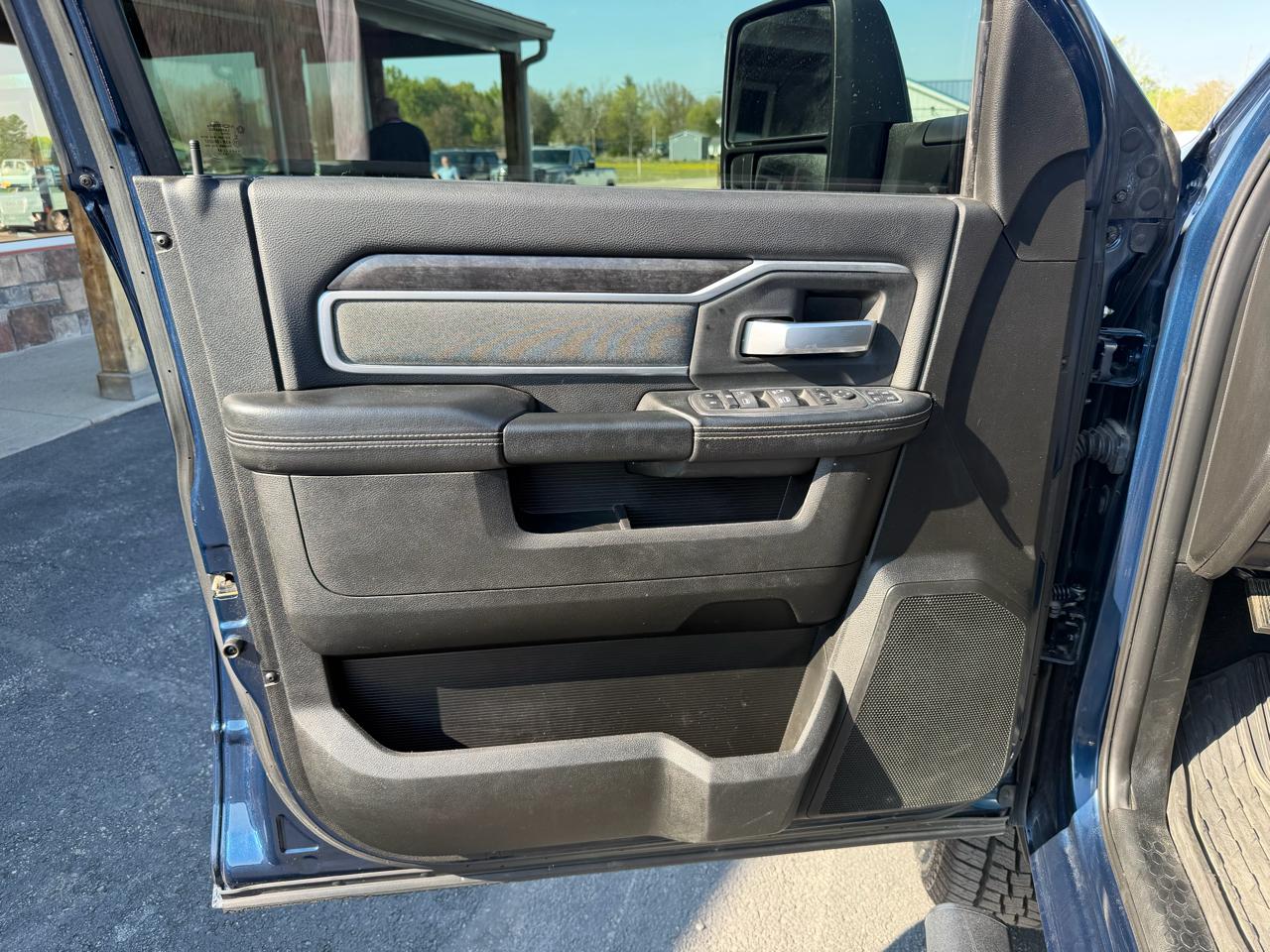 RAM 2500 Big Horn 4x4 Crew Cab 6'4" Box 2023