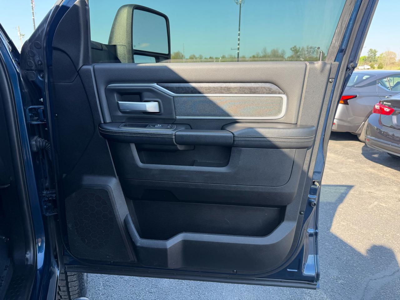 RAM 2500 Big Horn 4x4 Crew Cab 6'4" Box 2023