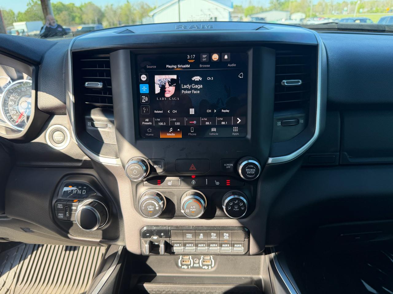 RAM 2500 Big Horn 4x4 Crew Cab 6'4" Box 2023