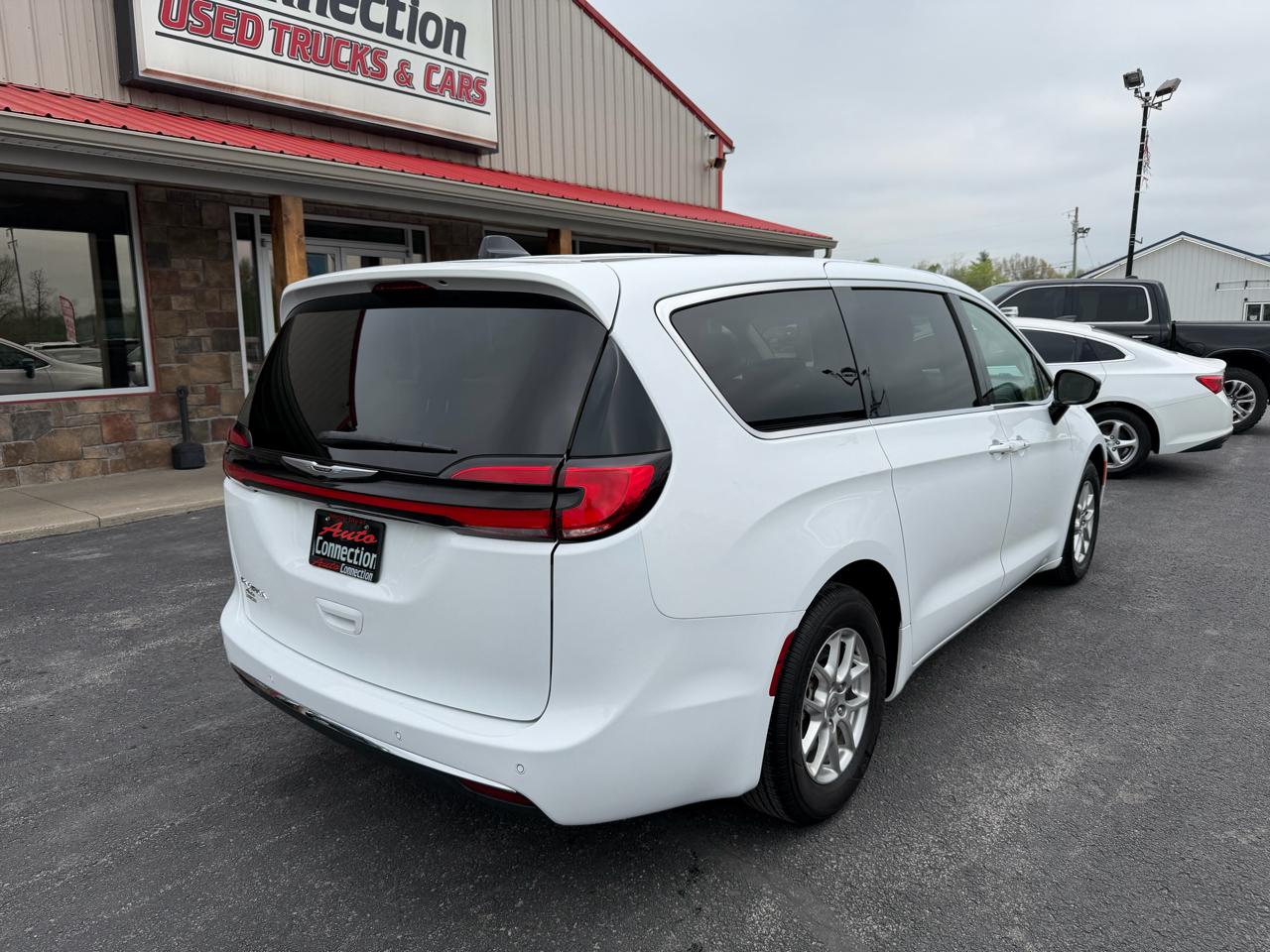 Chrysler Pacifica Touring L FWD 2024