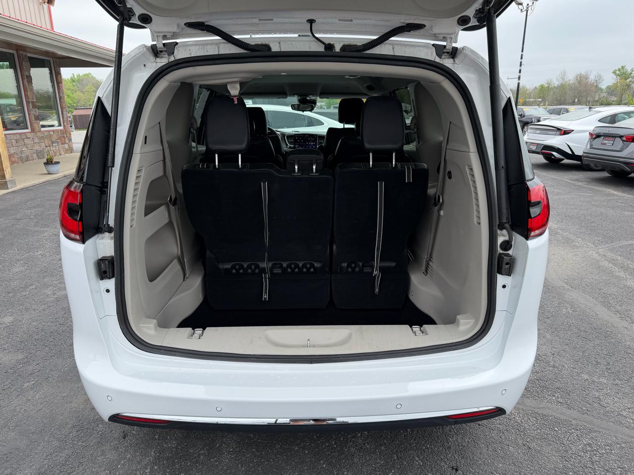 Chrysler Pacifica Touring L FWD 2024