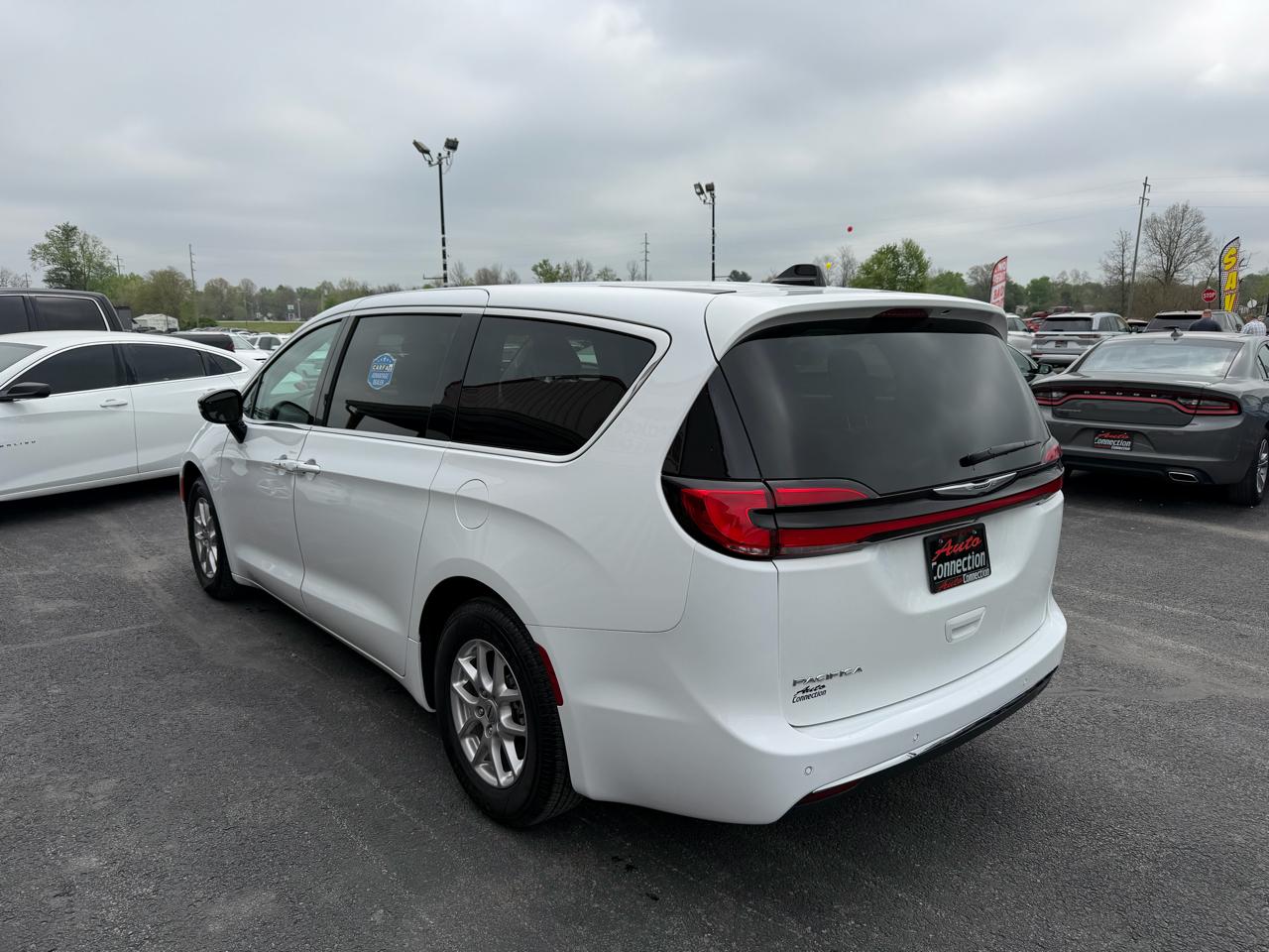 Chrysler Pacifica Touring L FWD 2024