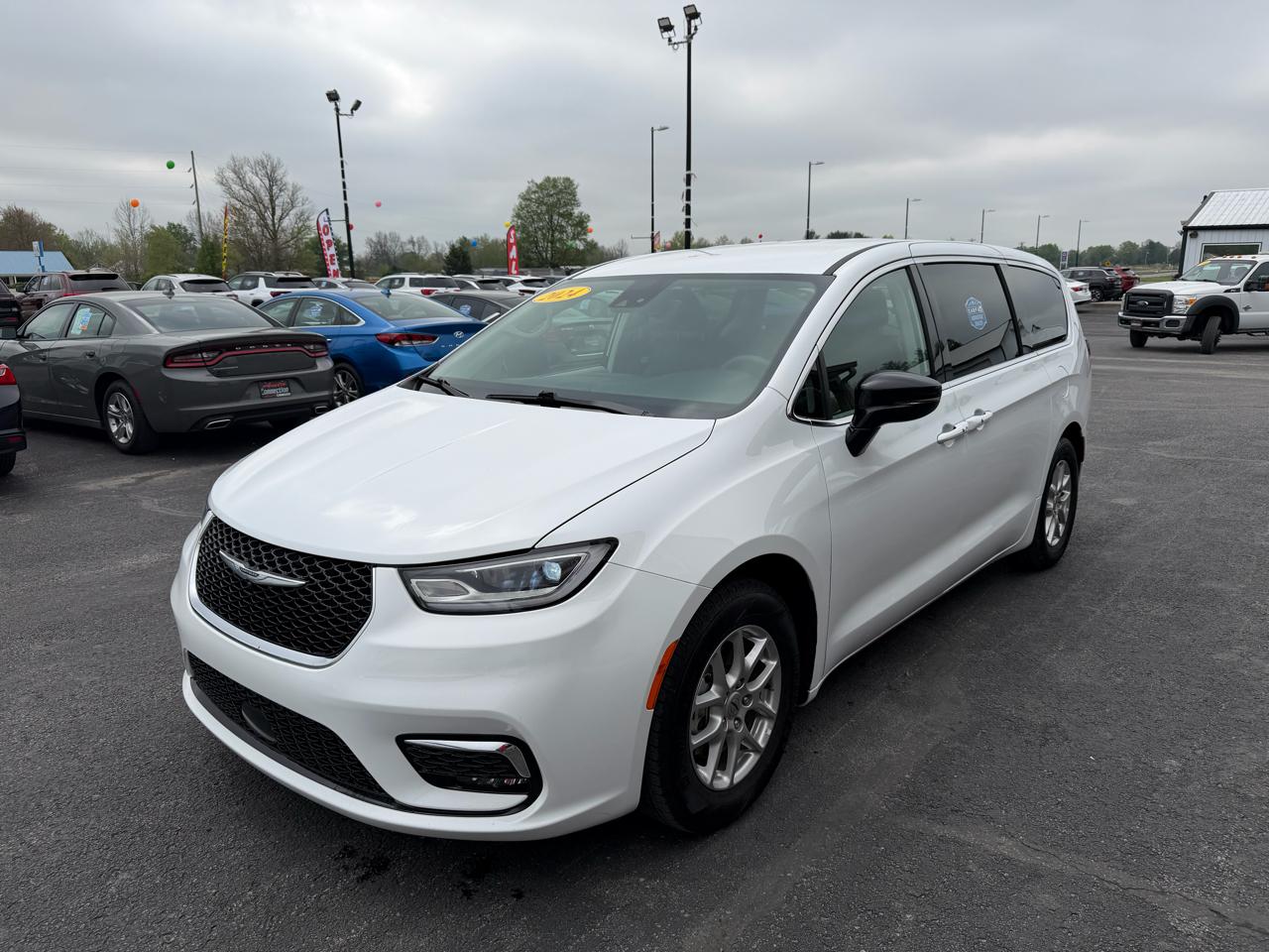 Chrysler Pacifica Touring L FWD 2024