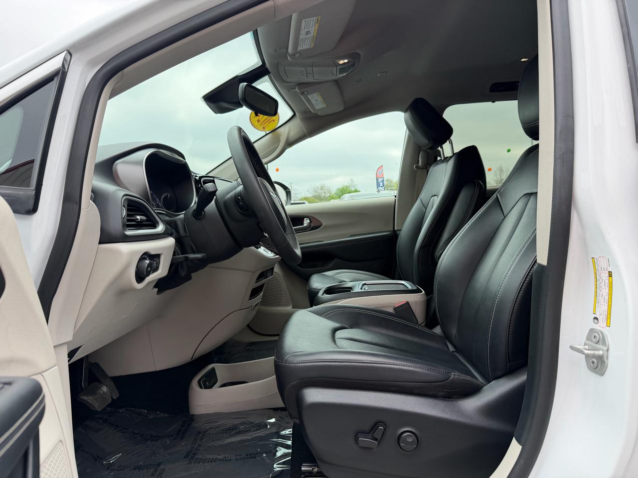 Chrysler Pacifica Touring L FWD 2024