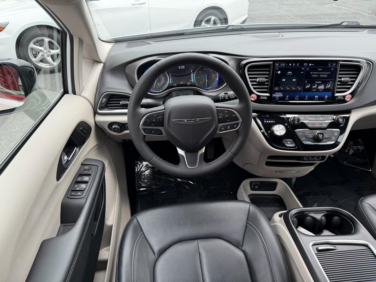 Chrysler Pacifica Touring L FWD 2024