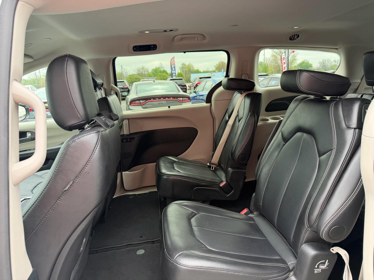 Chrysler Pacifica Touring L FWD 2024