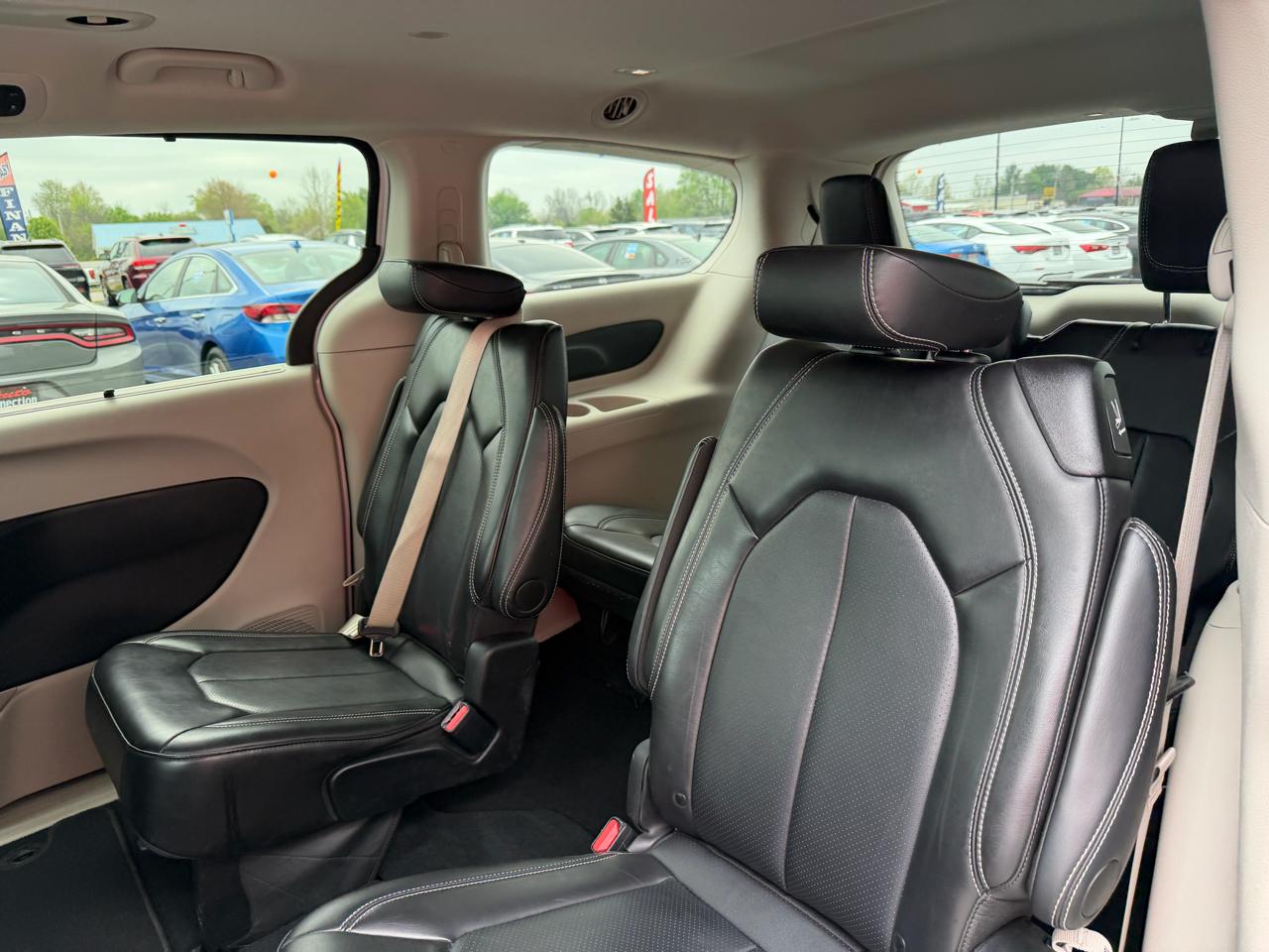 Chrysler Pacifica Touring L FWD 2024