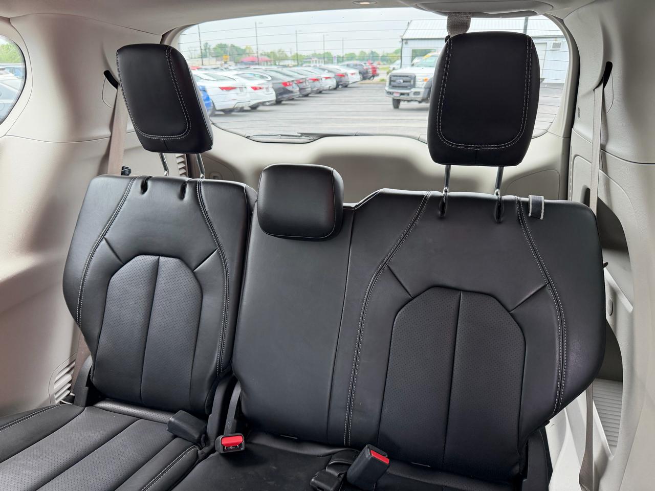 Chrysler Pacifica Touring L FWD 2024