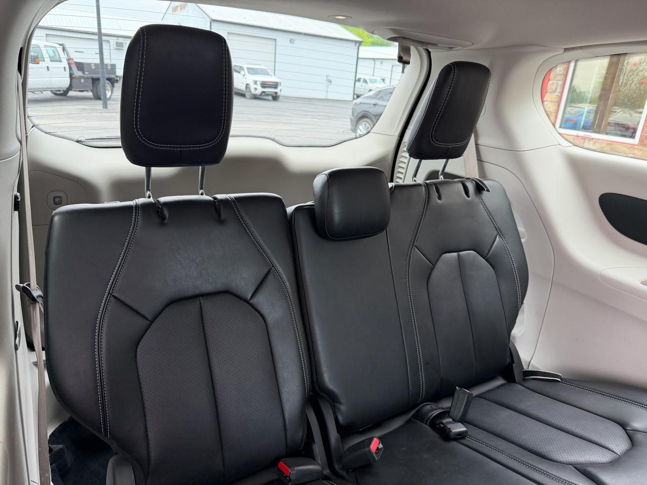 Chrysler Pacifica Touring L FWD 2024