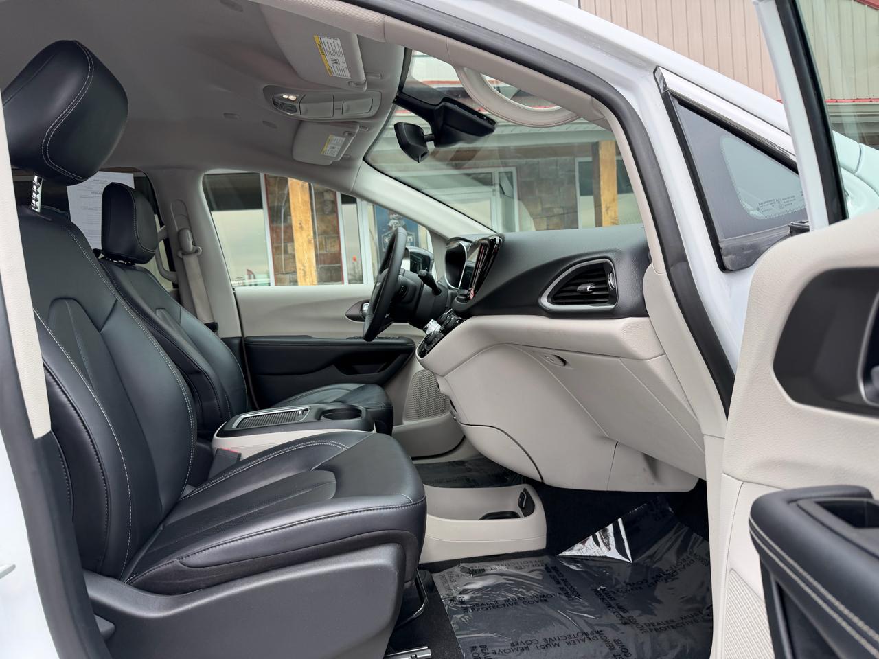 Chrysler Pacifica Touring L FWD 2024