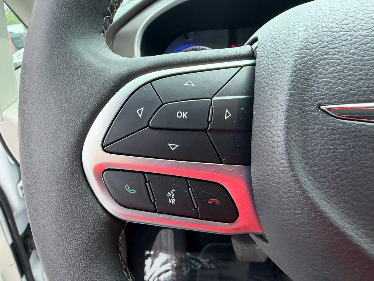 Chrysler Pacifica Touring L FWD 2024