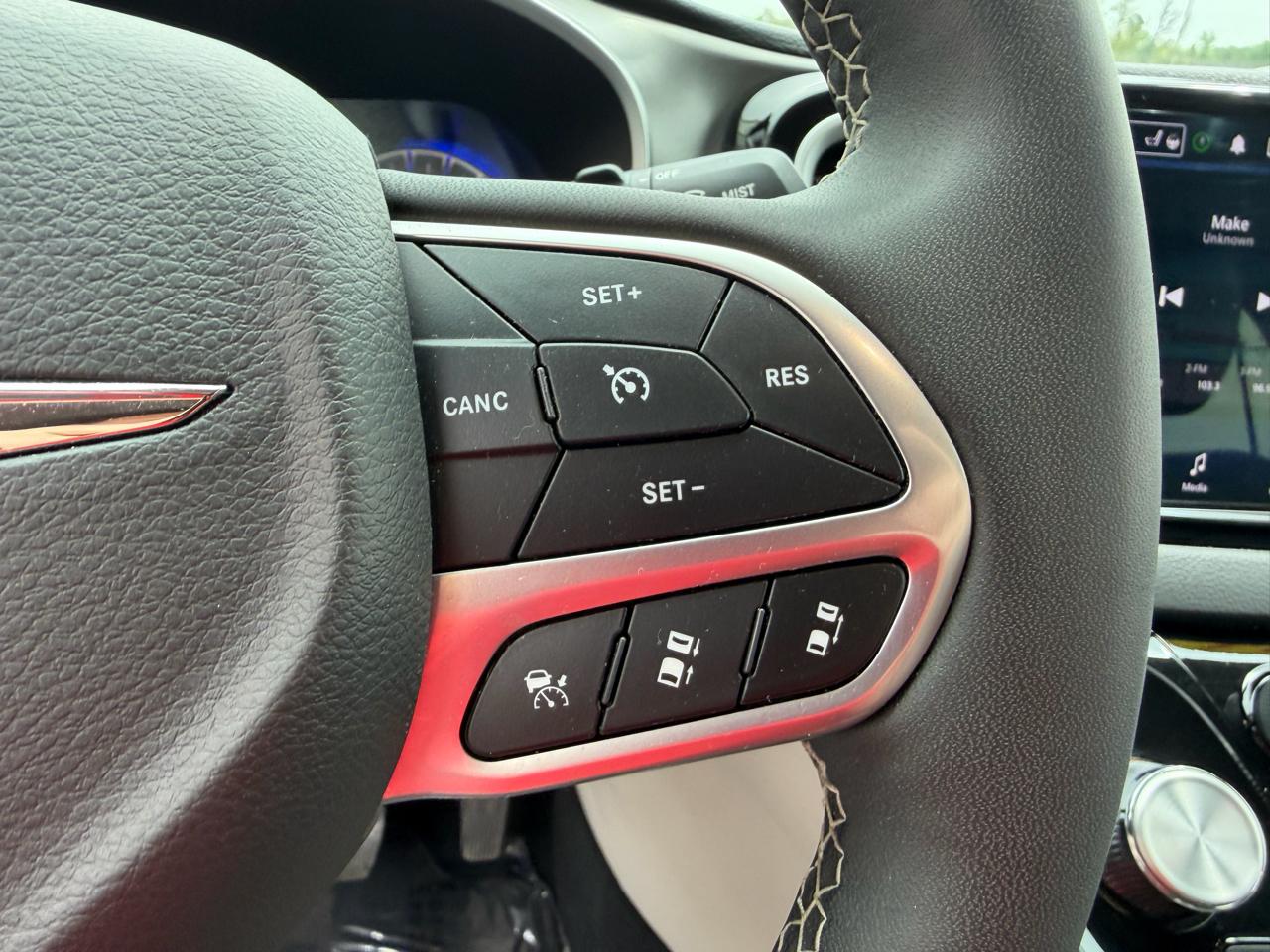 Chrysler Pacifica Touring L FWD 2024