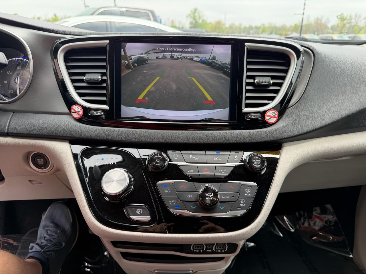 Chrysler Pacifica Touring L FWD 2024