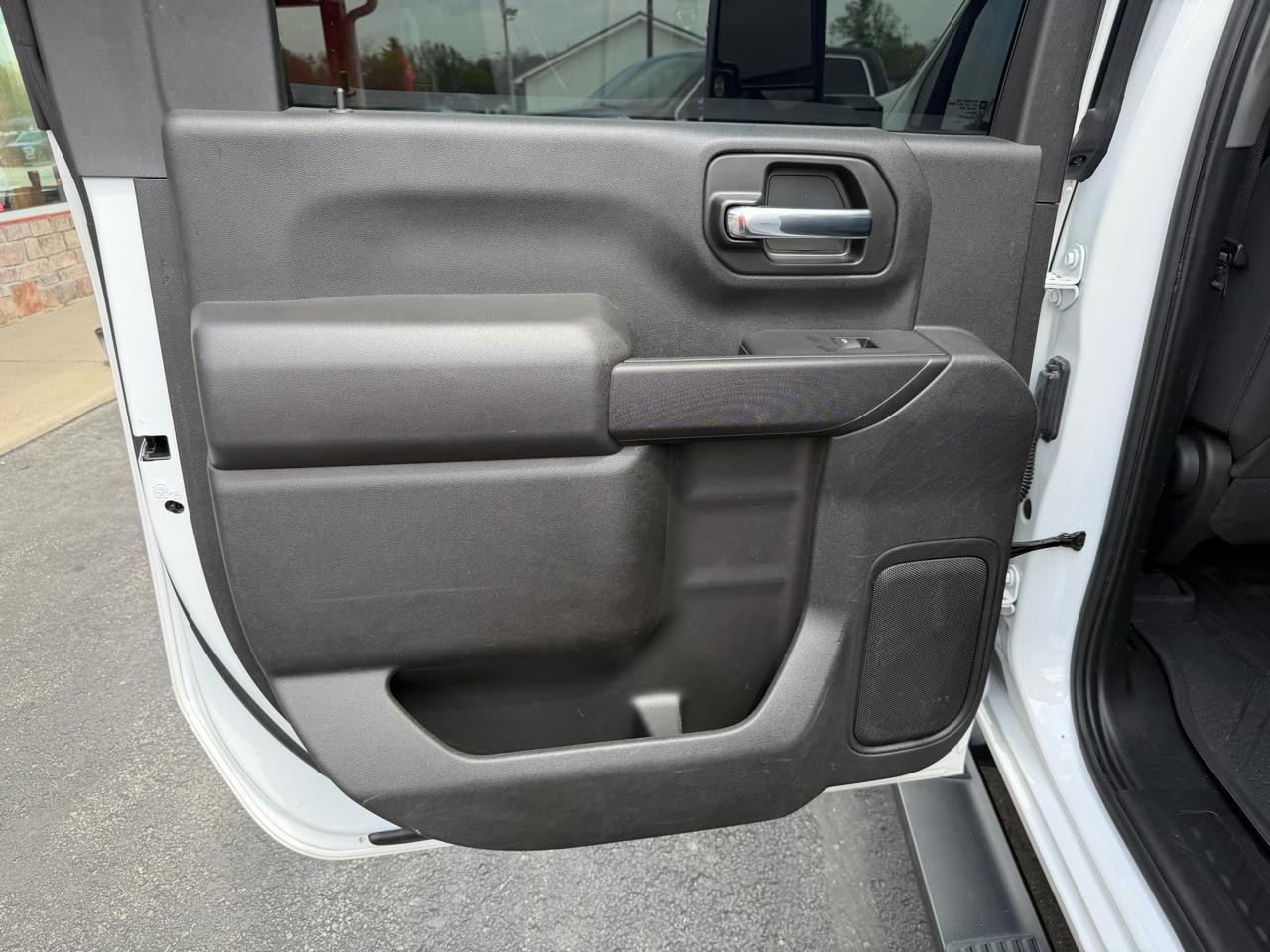 Chevrolet Silverado 2500HD 4WD Crew Cab 159" Custom 2022