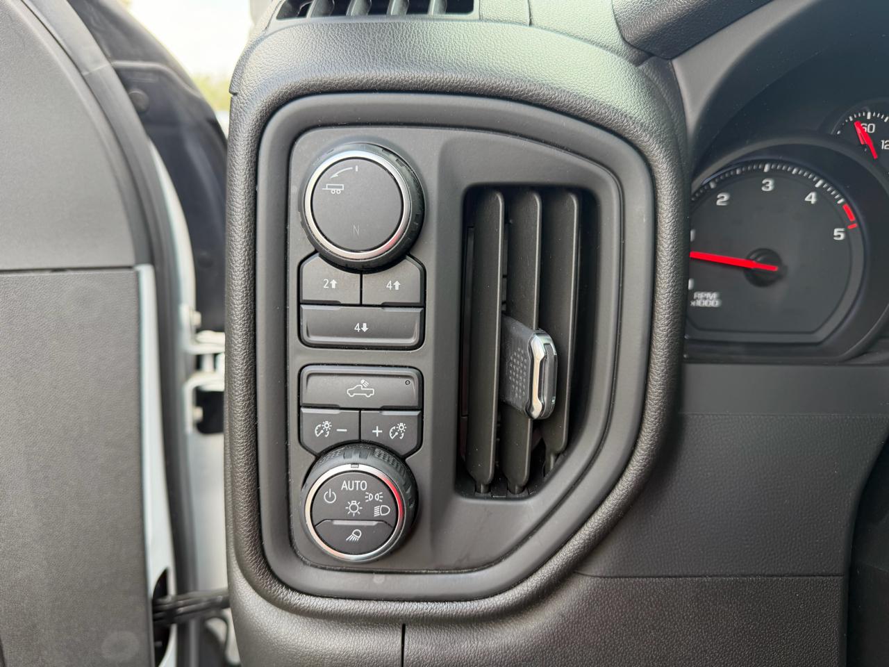 Chevrolet Silverado 2500HD 4WD Crew Cab 159" Custom 2022