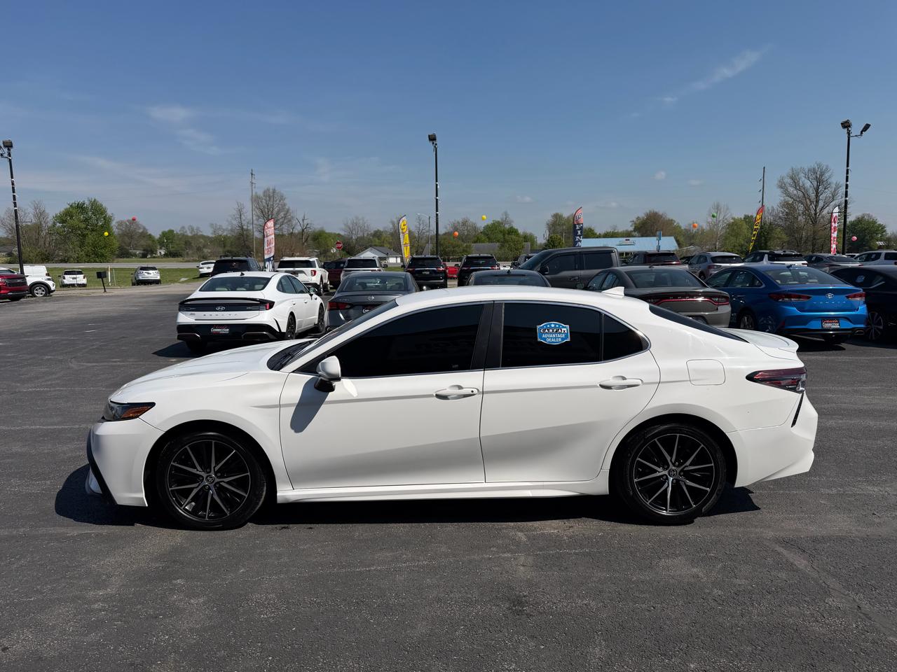 Toyota Camry SE Auto (Natl) 2021