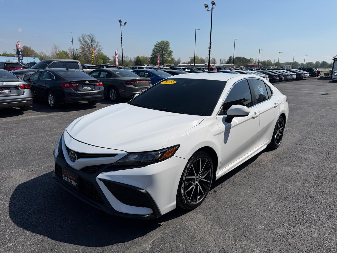 Toyota Camry SE Auto (Natl) 2021