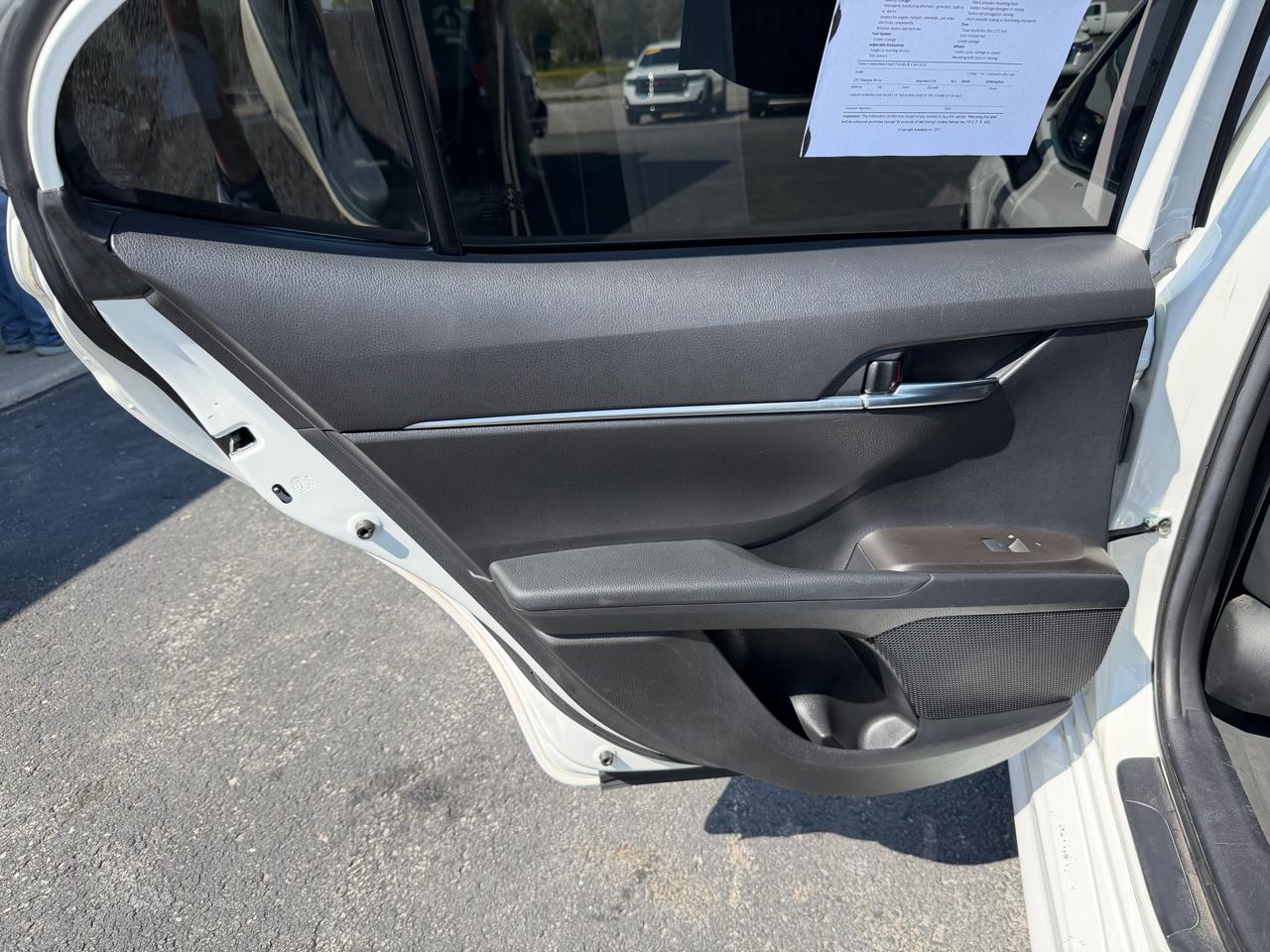 Toyota Camry SE Auto (Natl) 2021