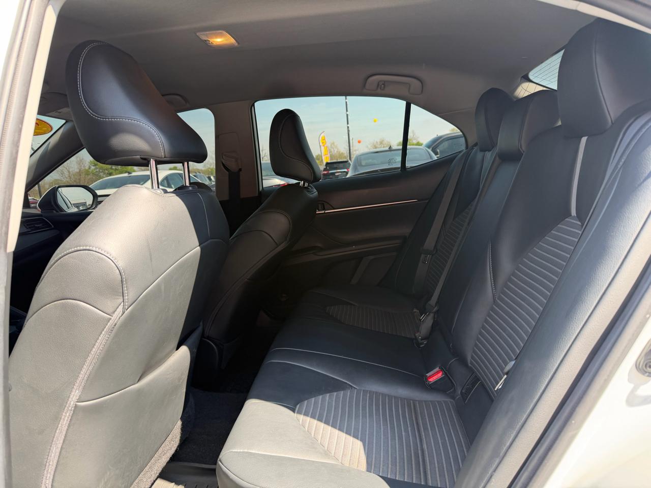 Toyota Camry SE Auto (Natl) 2021