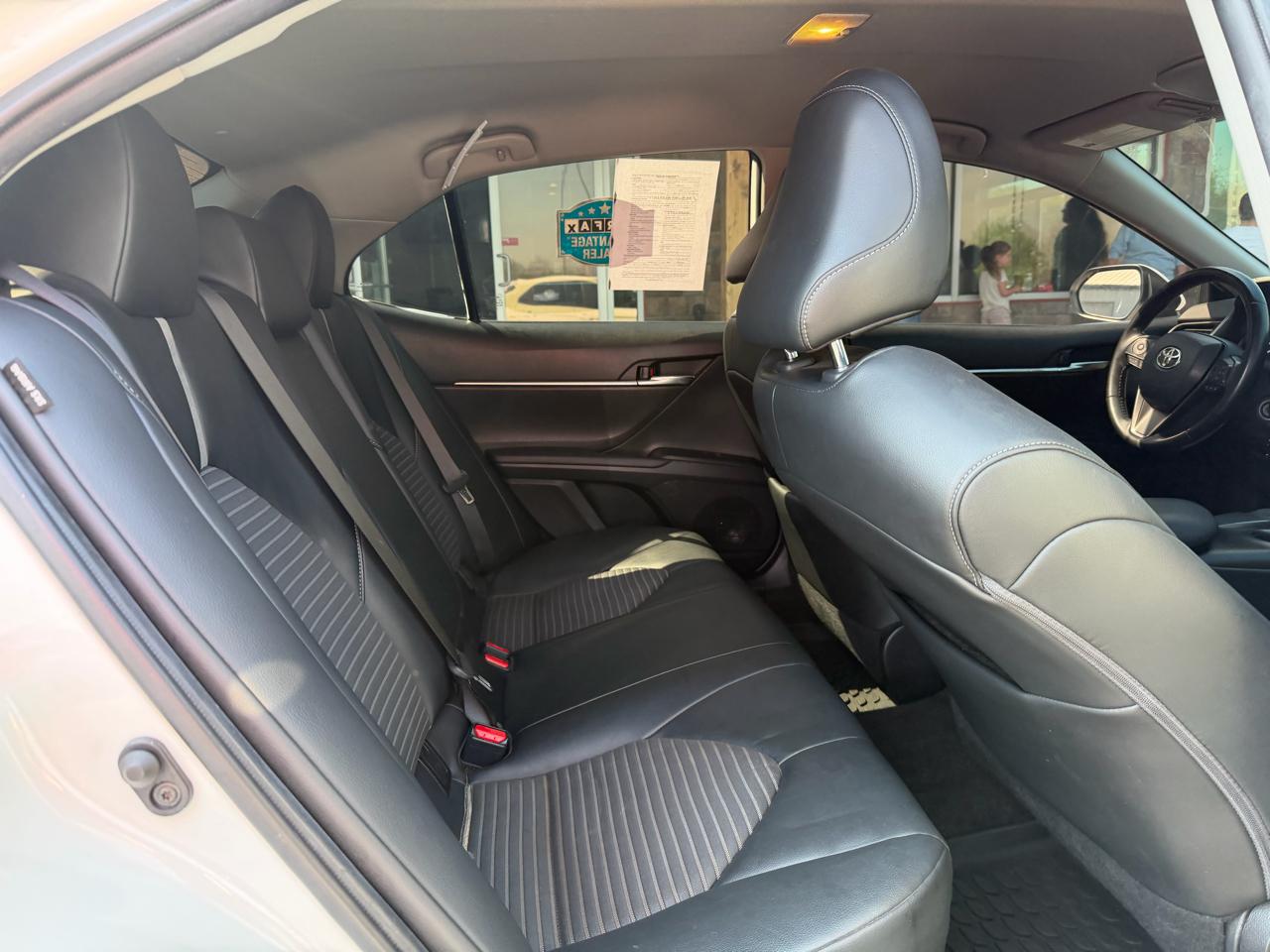 Toyota Camry SE Auto (Natl) 2021