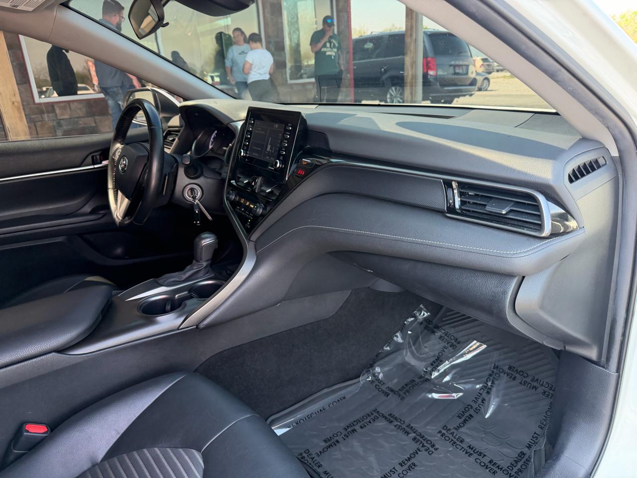 Toyota Camry SE Auto (Natl) 2021