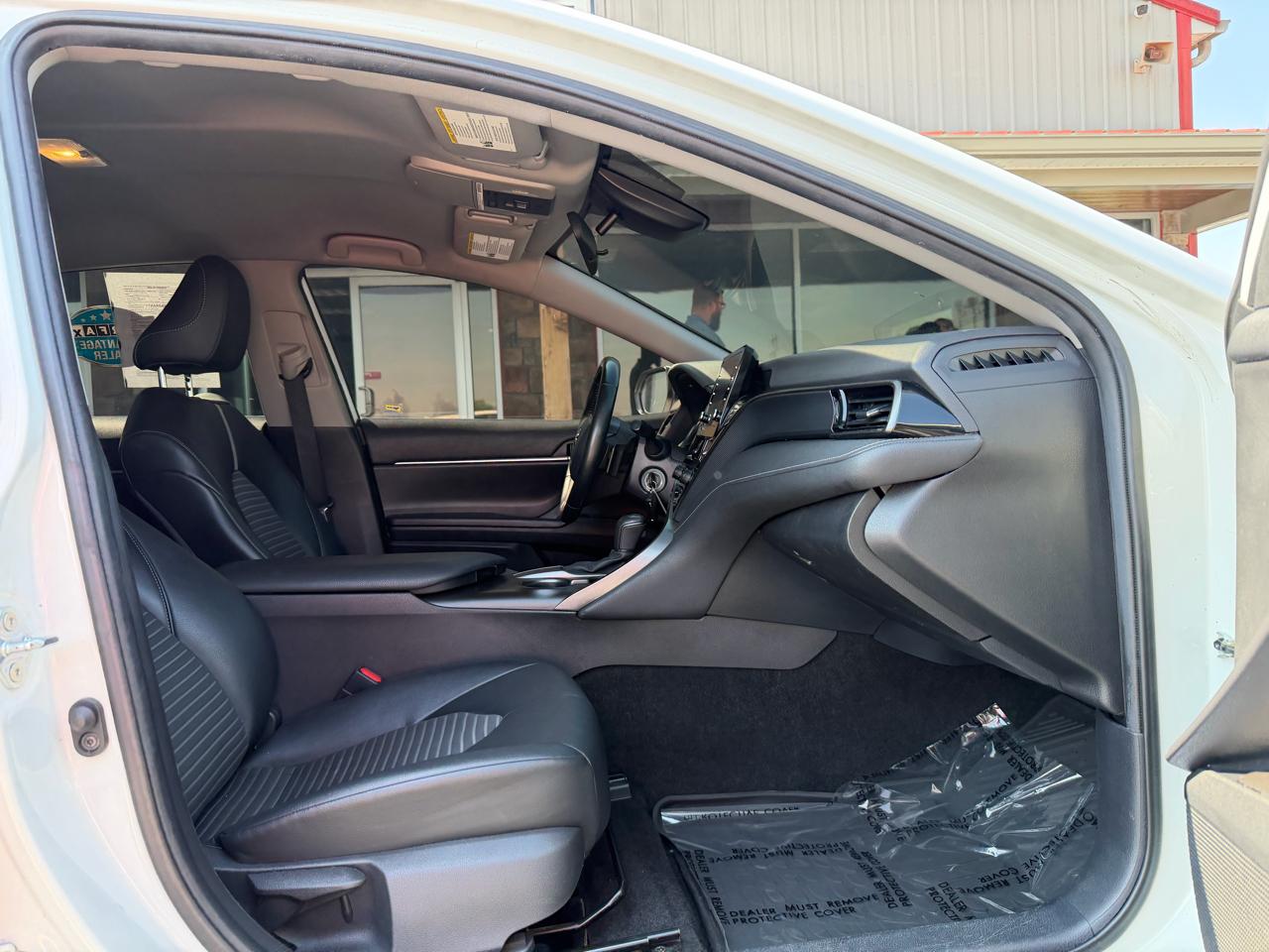 Toyota Camry SE Auto (Natl) 2021