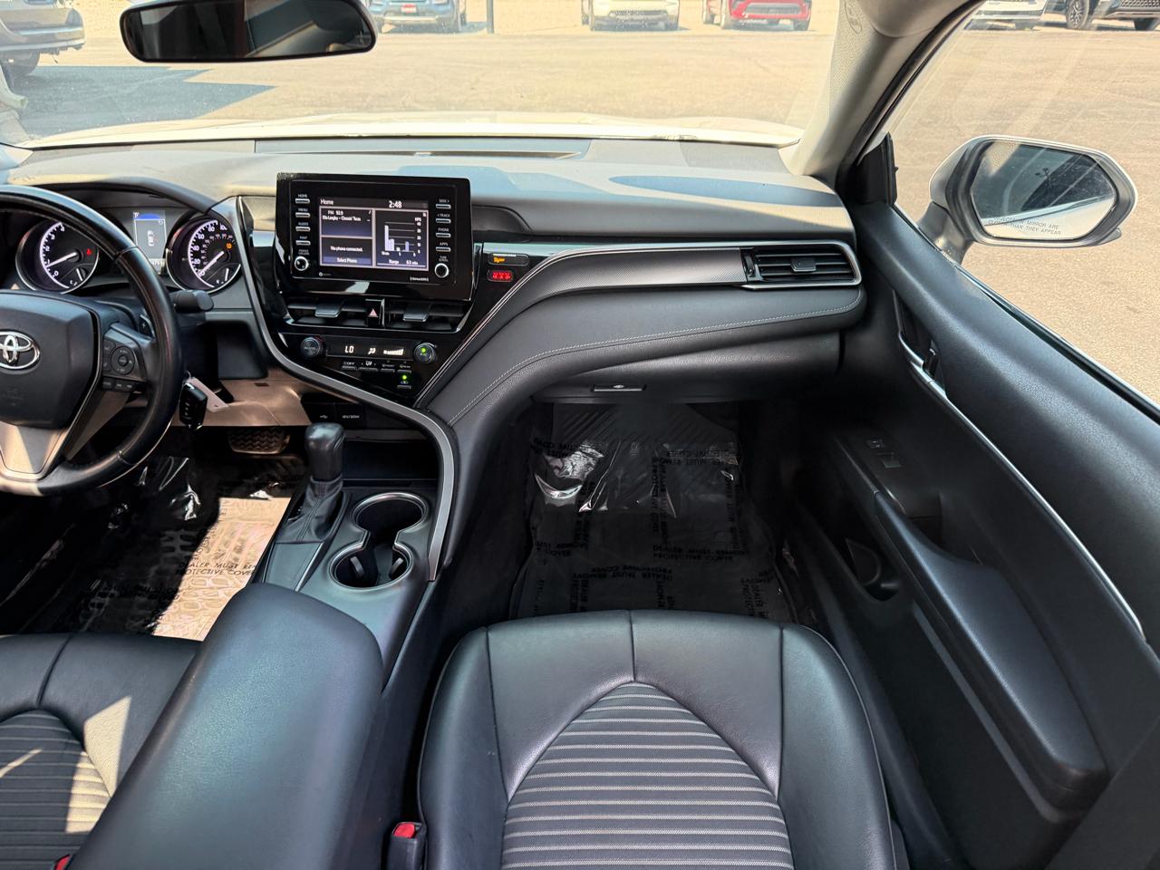 Toyota Camry SE Auto (Natl) 2021