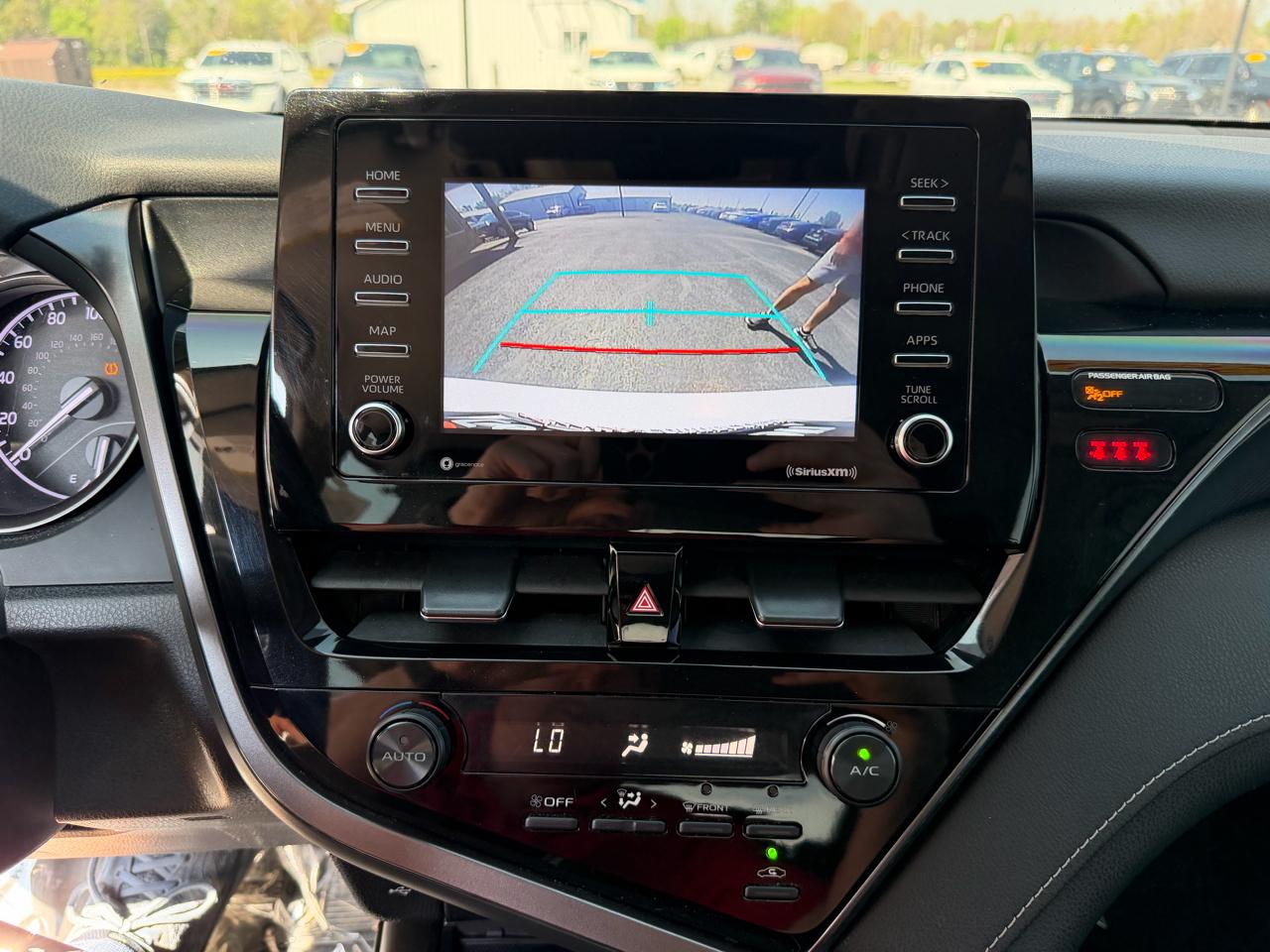 Toyota Camry SE Auto (Natl) 2021