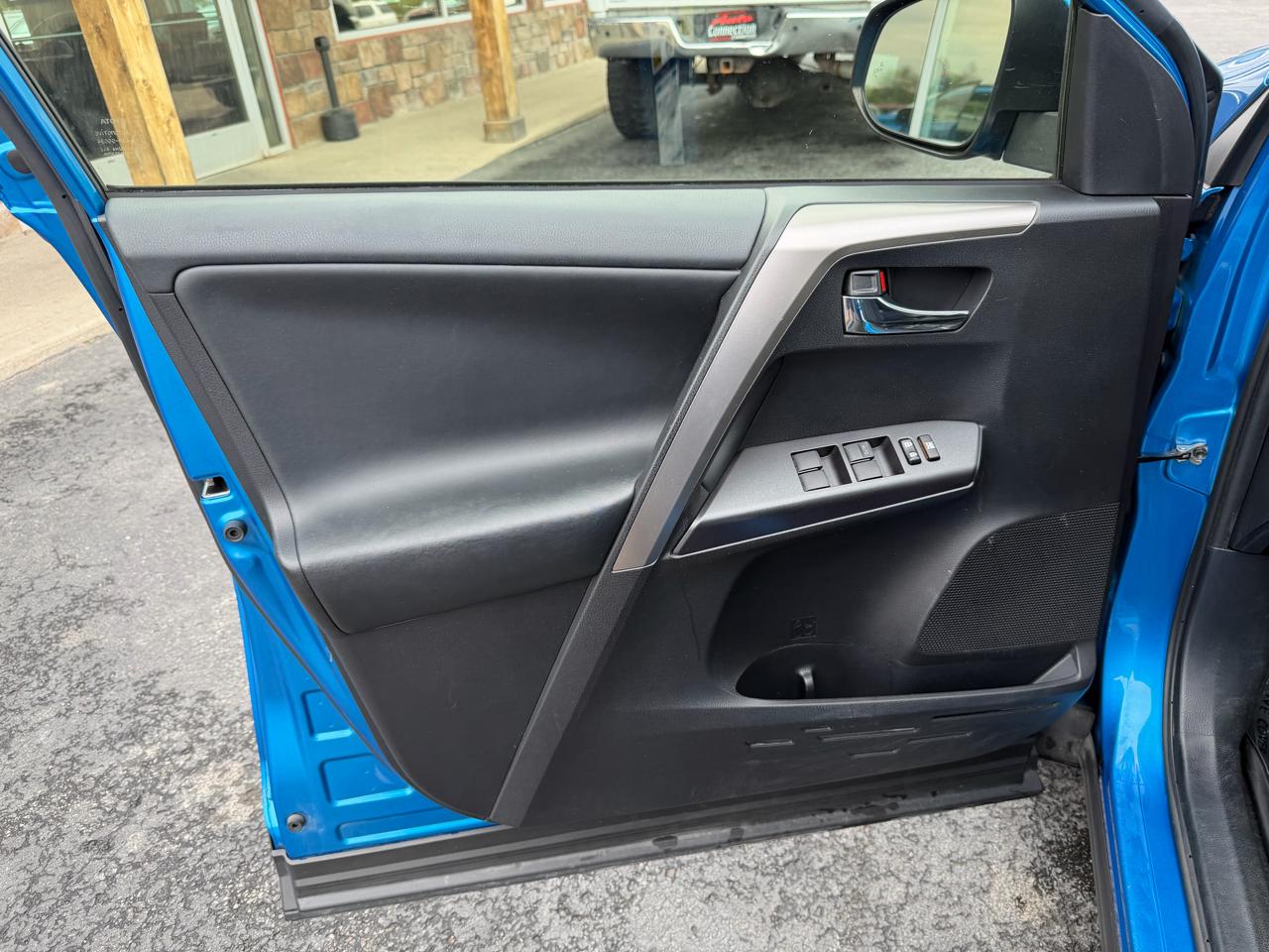 Toyota RAV4 Adventure AWD (Natl) 2018