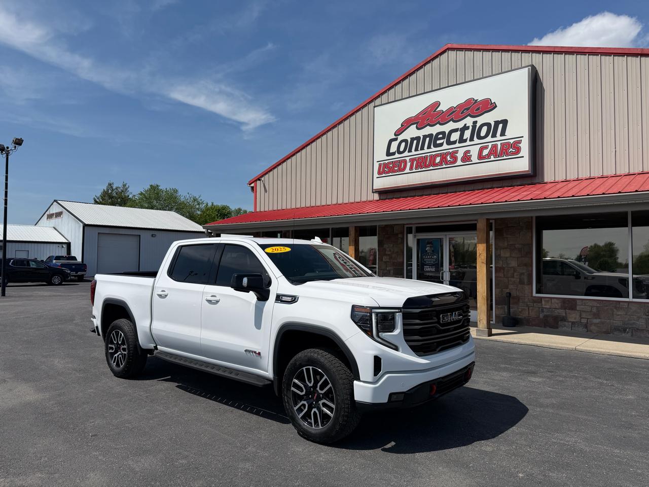 GMC Sierra 1500 4WD Crew Cab 147" AT4 2025