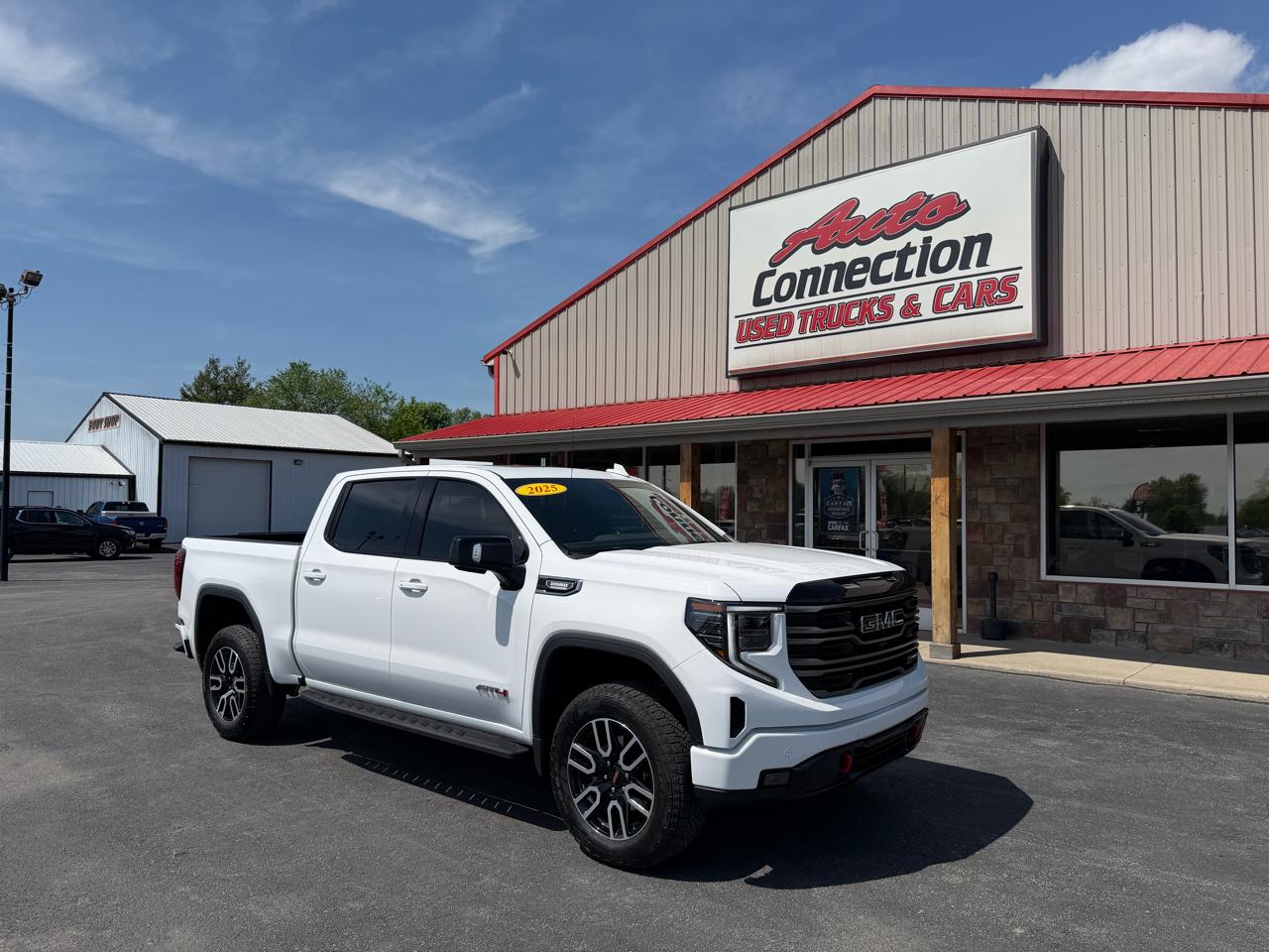 GMC Sierra 1500 4WD Crew Cab 147" AT4 2025