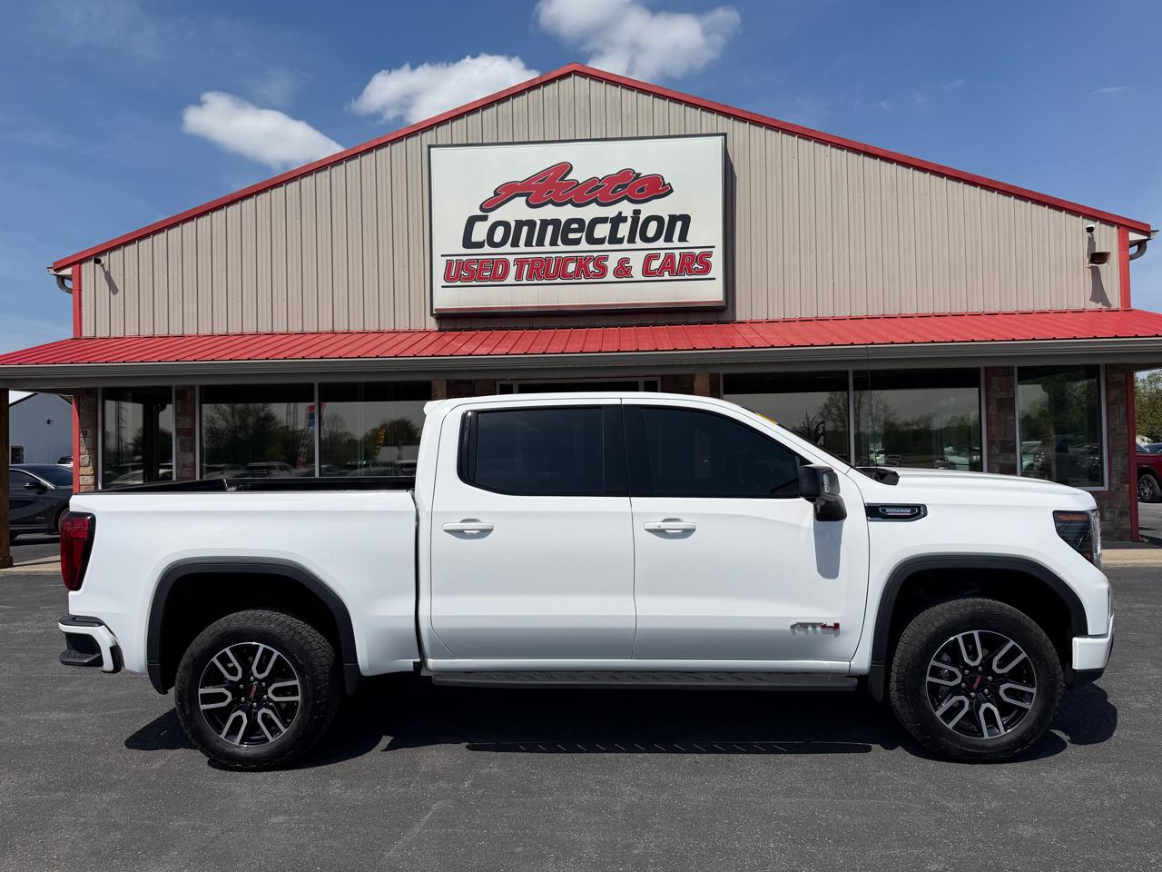 GMC Sierra 1500 4WD Crew Cab 147" AT4 2025