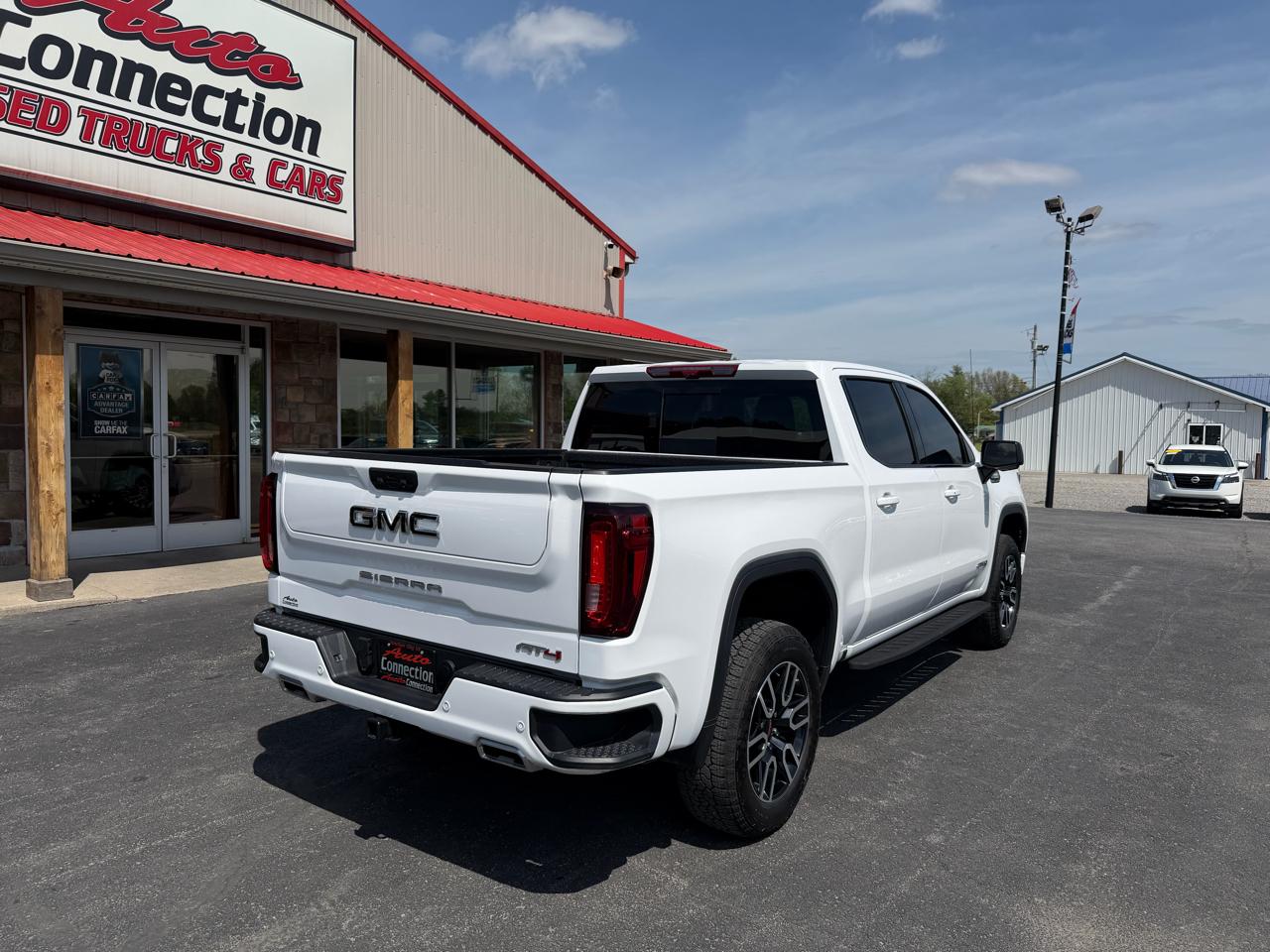 GMC Sierra 1500 4WD Crew Cab 147" AT4 2025