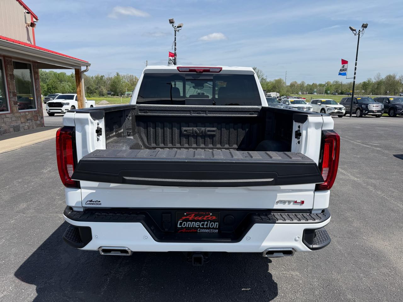 GMC Sierra 1500 4WD Crew Cab 147" AT4 2025