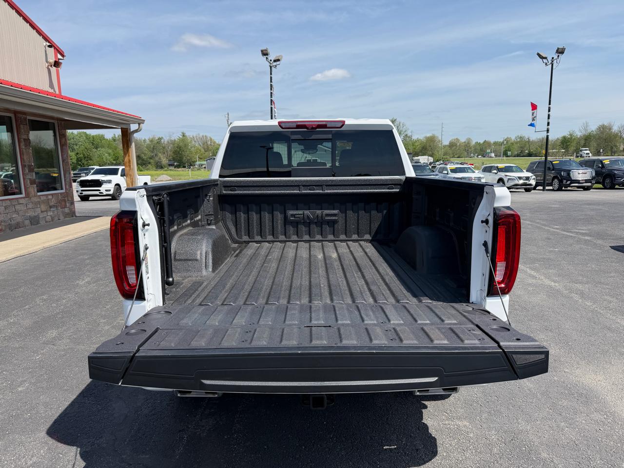 GMC Sierra 1500 4WD Crew Cab 147" AT4 2025
