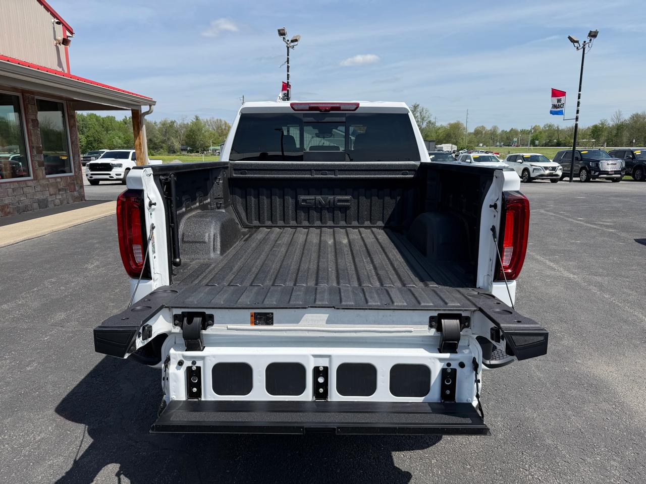 GMC Sierra 1500 4WD Crew Cab 147" AT4 2025
