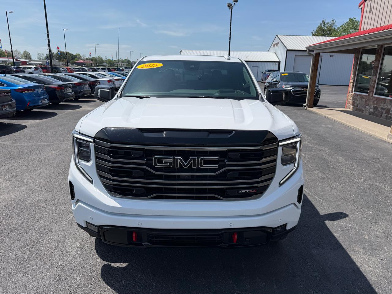 GMC Sierra 1500 4WD Crew Cab 147" AT4 2025