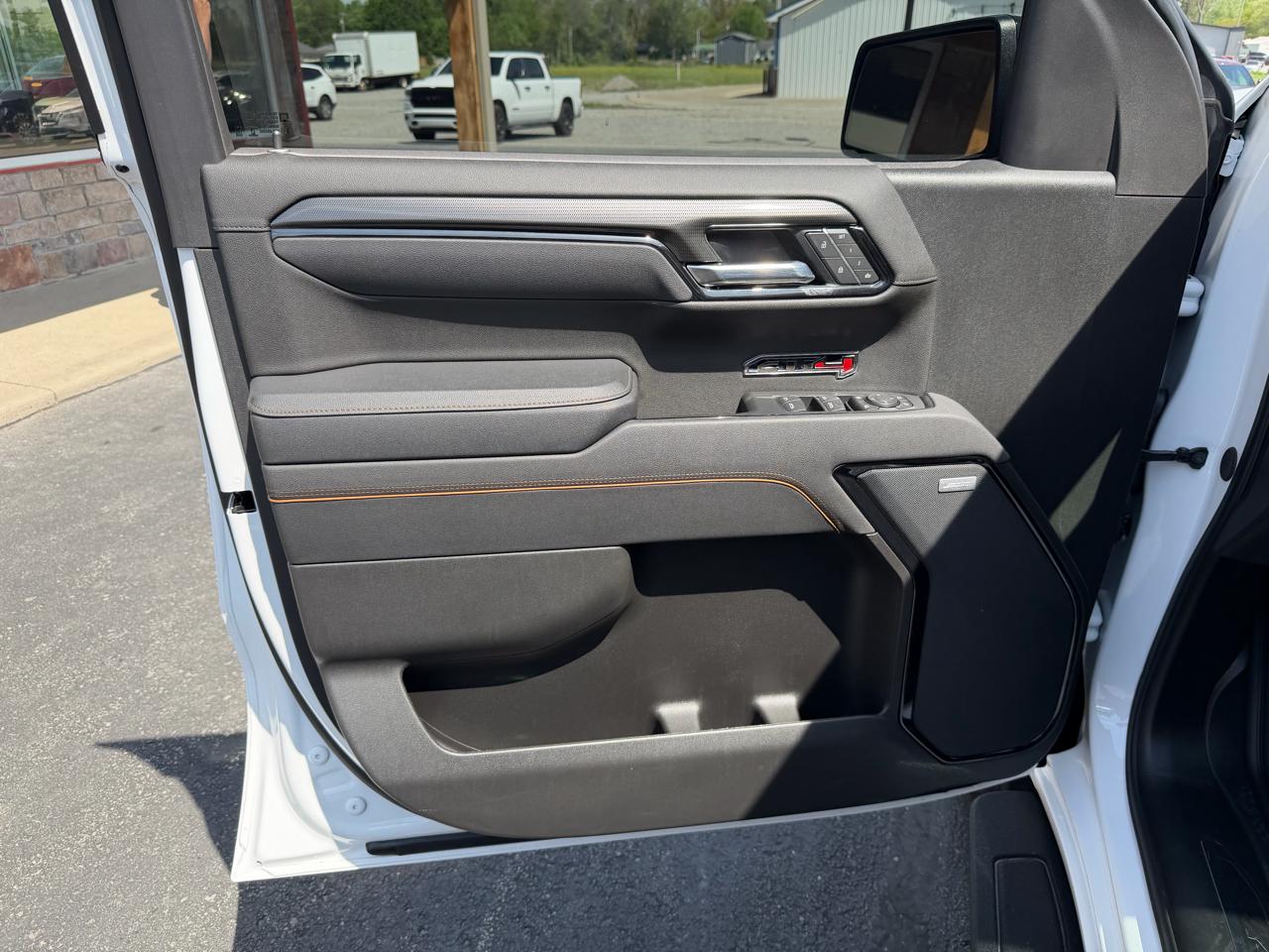 GMC Sierra 1500 4WD Crew Cab 147" AT4 2025