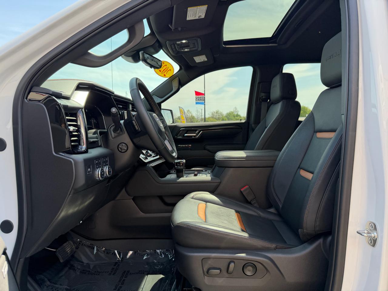 GMC Sierra 1500 4WD Crew Cab 147" AT4 2025