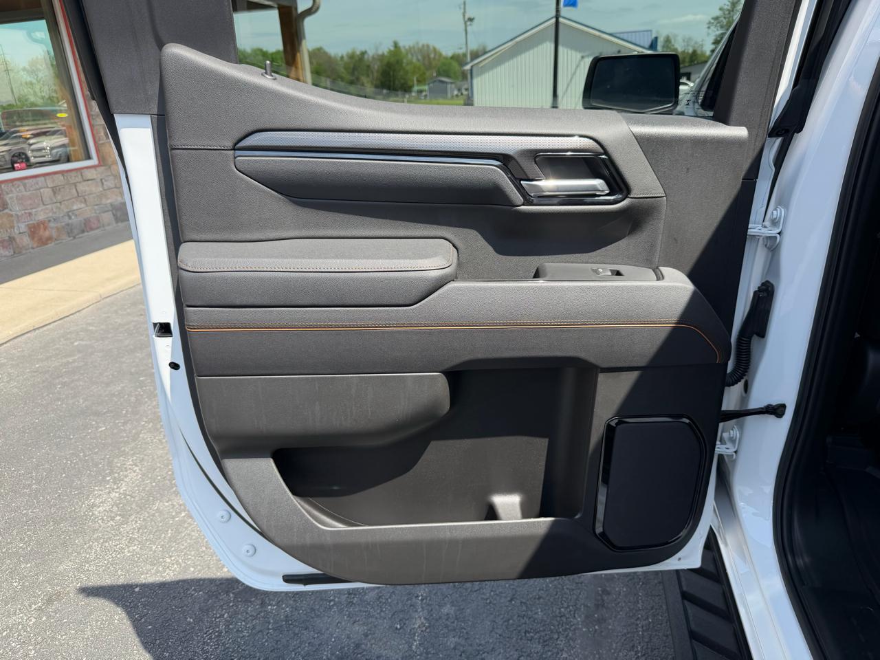 GMC Sierra 1500 4WD Crew Cab 147" AT4 2025