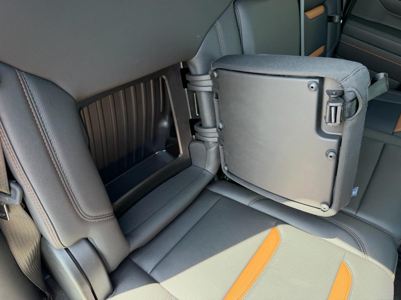 GMC Sierra 1500 4WD Crew Cab 147" AT4 2025