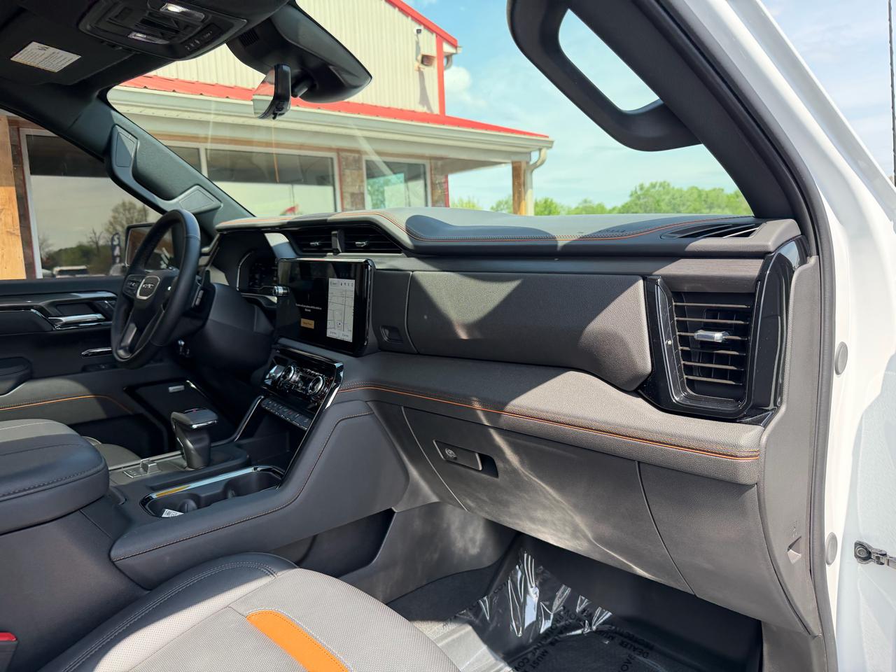 GMC Sierra 1500 4WD Crew Cab 147" AT4 2025