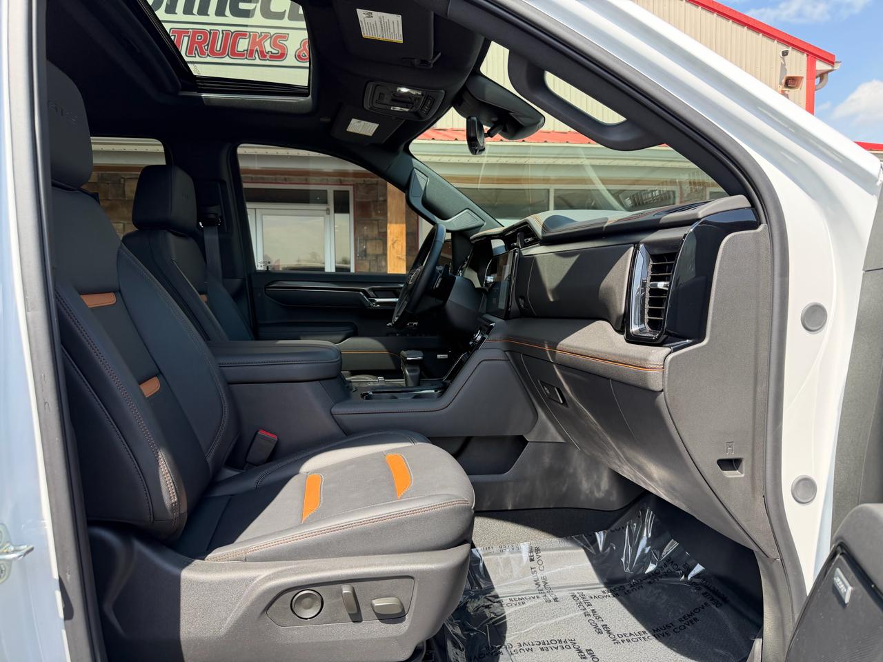 GMC Sierra 1500 4WD Crew Cab 147" AT4 2025