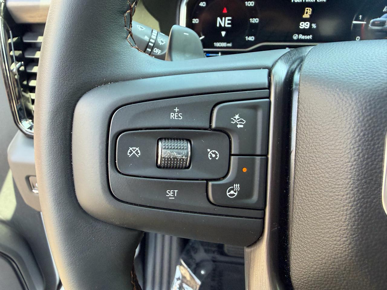 GMC Sierra 1500 4WD Crew Cab 147" AT4 2025