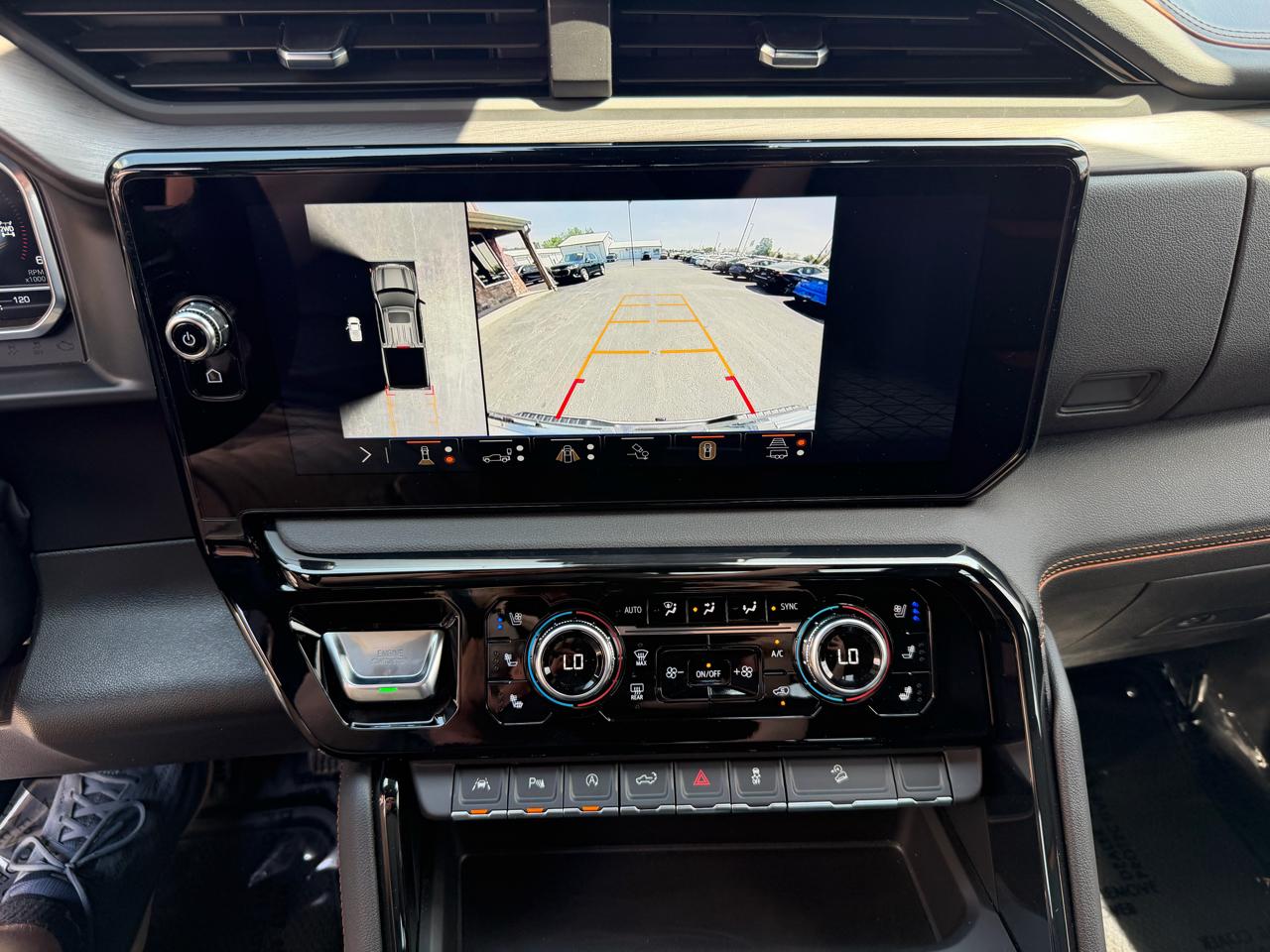 GMC Sierra 1500 4WD Crew Cab 147" AT4 2025