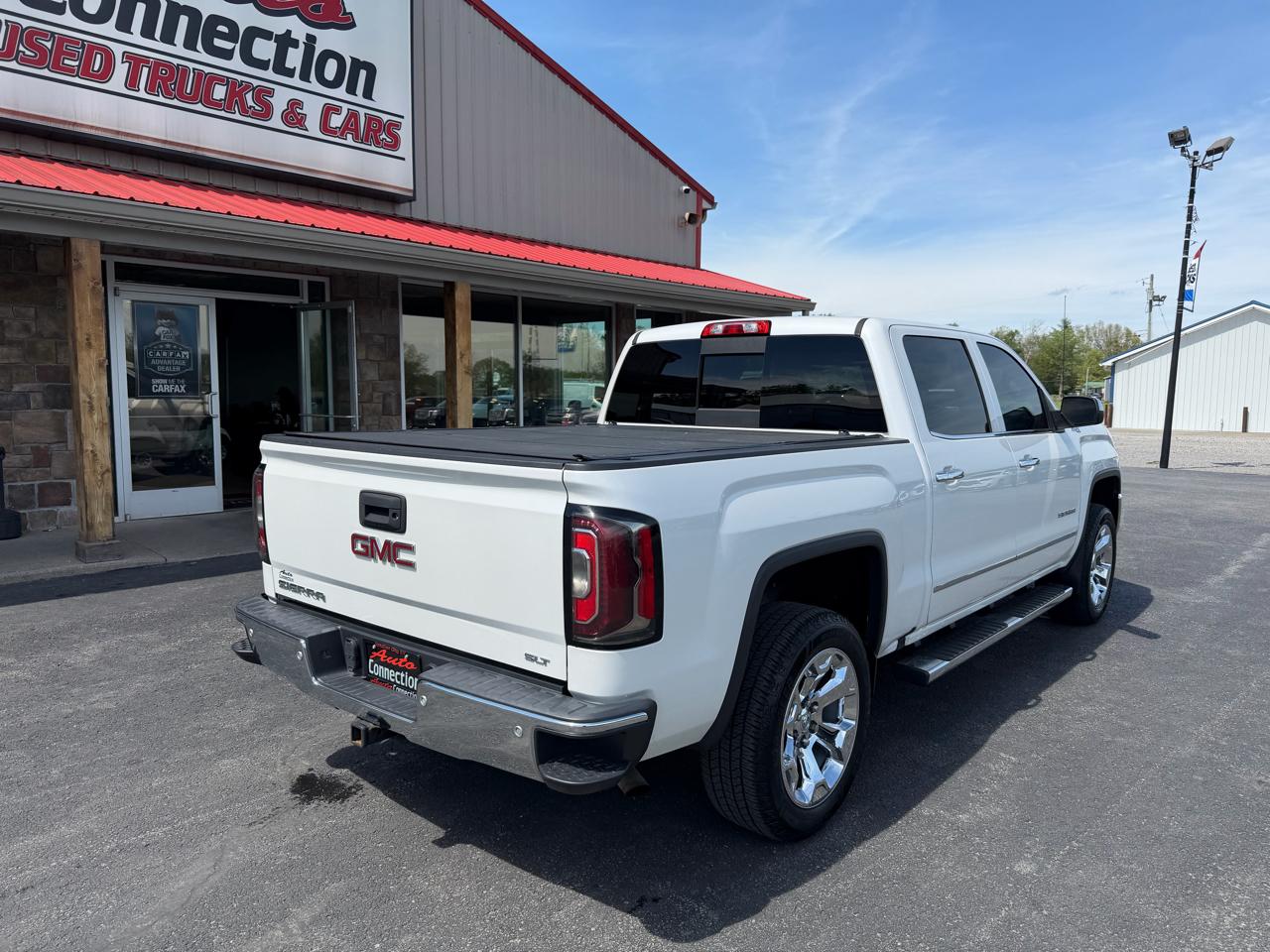 GMC Sierra 1500 4WD Crew Cab 143.5" SLT 2017