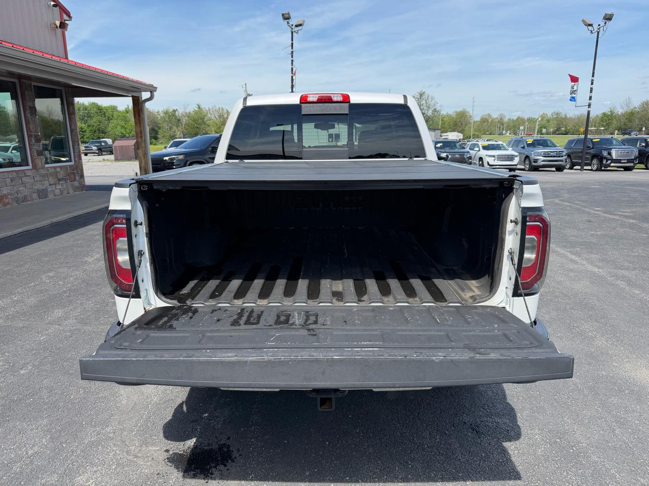 GMC Sierra 1500 4WD Crew Cab 143.5" SLT 2017