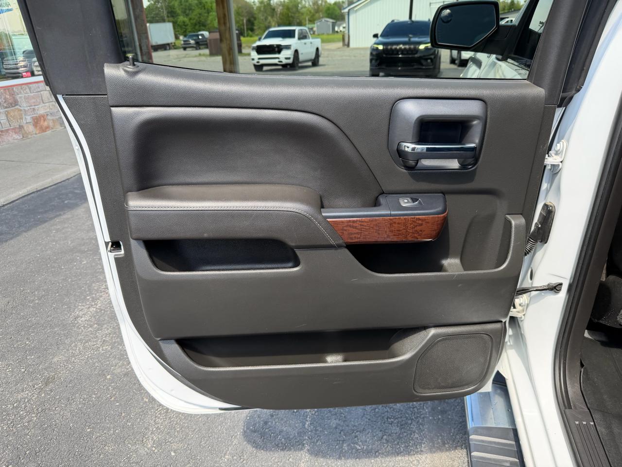 GMC Sierra 1500 4WD Crew Cab 143.5" SLT 2017