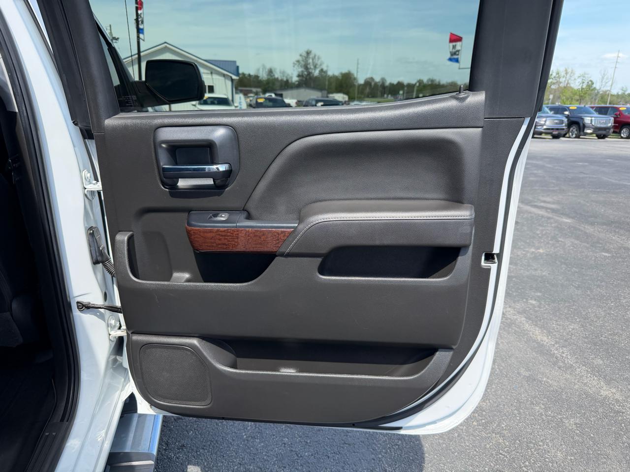 GMC Sierra 1500 4WD Crew Cab 143.5" SLT 2017